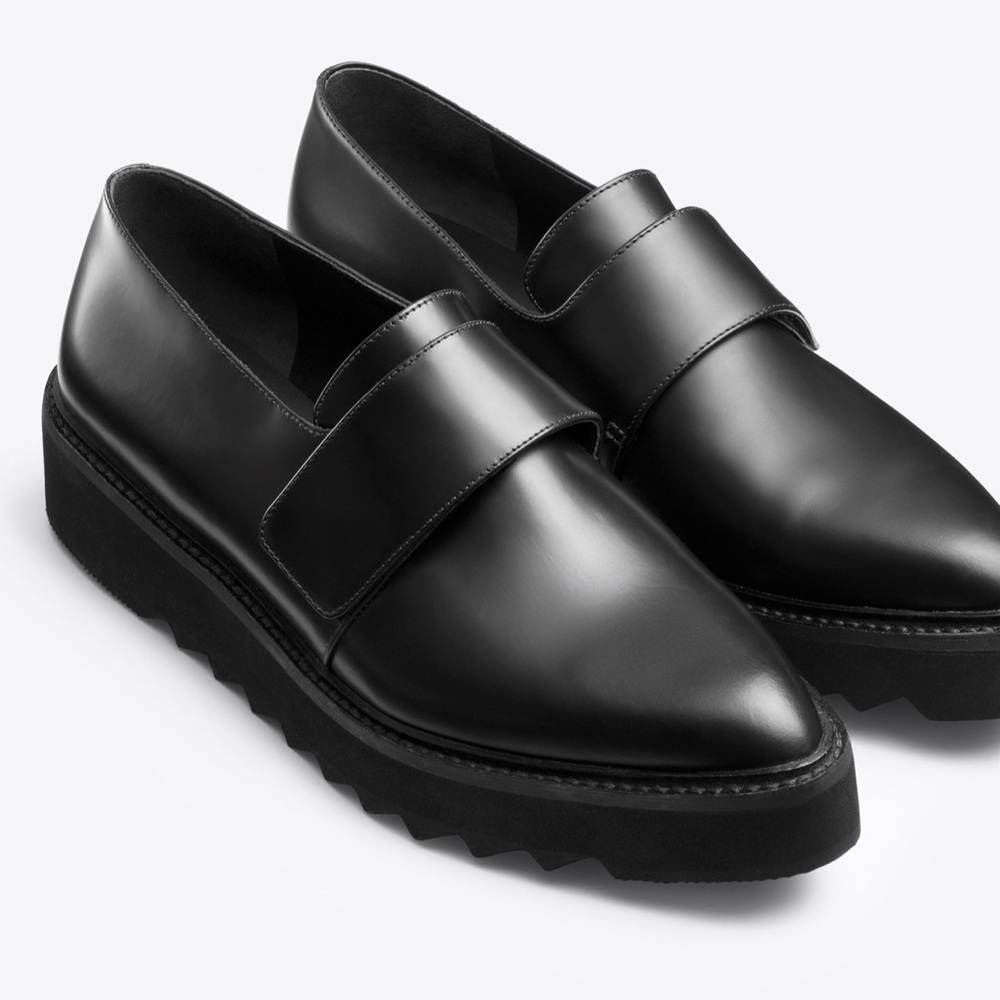 VINCE AMES Platform Loafer Black Leather Pointed Toe Excellent Condition 8.5